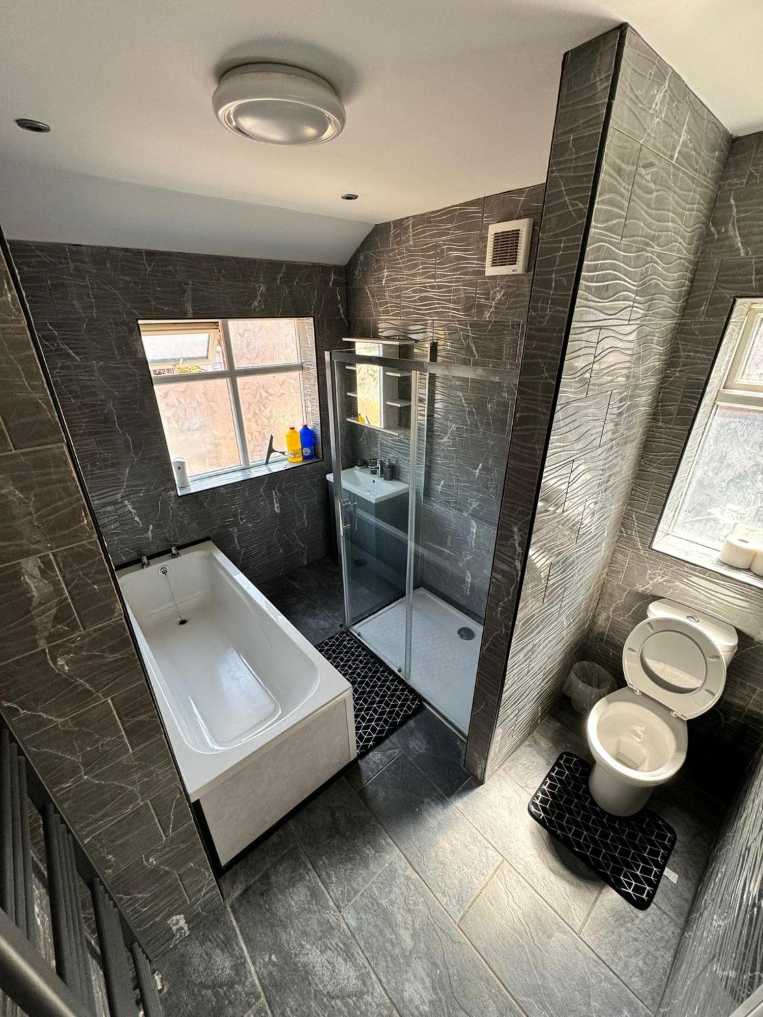 Giga Residential 4 Bedrooms, 8 Guests , Near City Centre, Arcade Machine, Sky Tv, Netflix, Free Wifi, Free Parking Newcastle upon Tyne Dış mekan fotoğraf